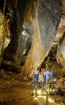 Image of the view of the cave decoration in the form of the Madonna in Donna Cave.