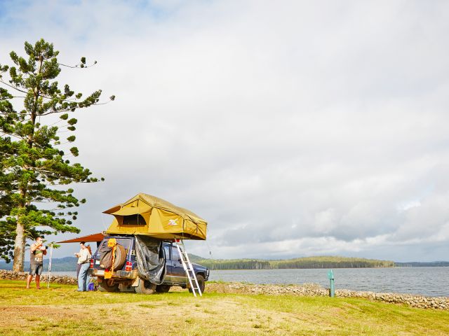 Wake up to views of Lake Tinaroo from your Platypus camp site.