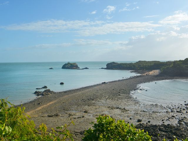 At low tide, a causeway links the end of the Andrews Point track to Wedge Island.