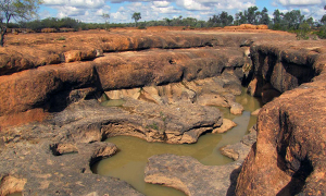 Rugged gullies and waterholes invite exploration. Take care near cliff edges and around slippery rocks.
