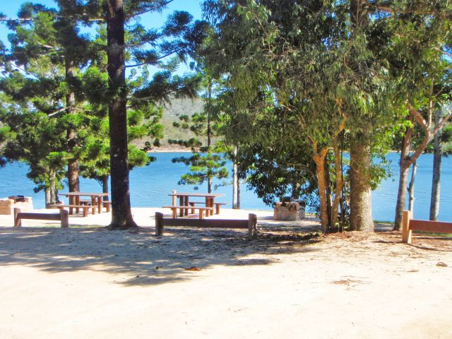 Picnic tables and wood fired barbecues are provided at Platypus day-use area.