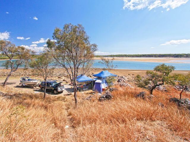Middle Creek camping area is on the sheltered inside bend of Middle Creek.