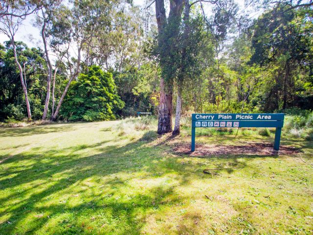 Cherry Plain picnic area is the starting point for walking tracks leading south to Westcott and north to Burtons Well.