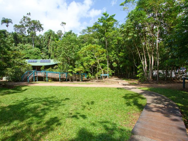 Dubuji day-use area has toilets and is close to Myall Beach.