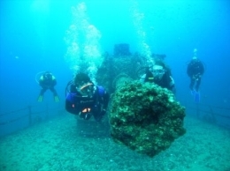 Divers are able to explore features of this former warship, such as the front gun. 
