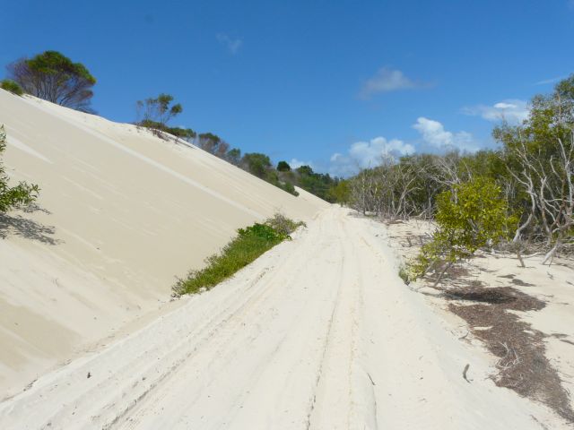 Four-wheel-drive road from the western beach towards Kooringal on the Southern Island discovery drive.