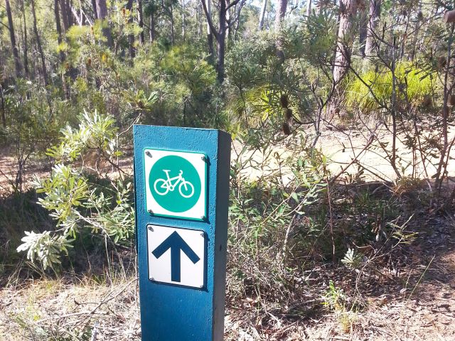 Follow the easy signs around Ewen Maddock Dam.