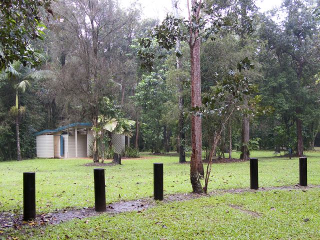 Broadwater camping area facilities include flush toilets and cold showers.