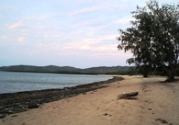 The beaches of Ninian Bay camping area.