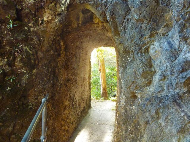 You'll pass through the Kweebani Caves on this circuit.