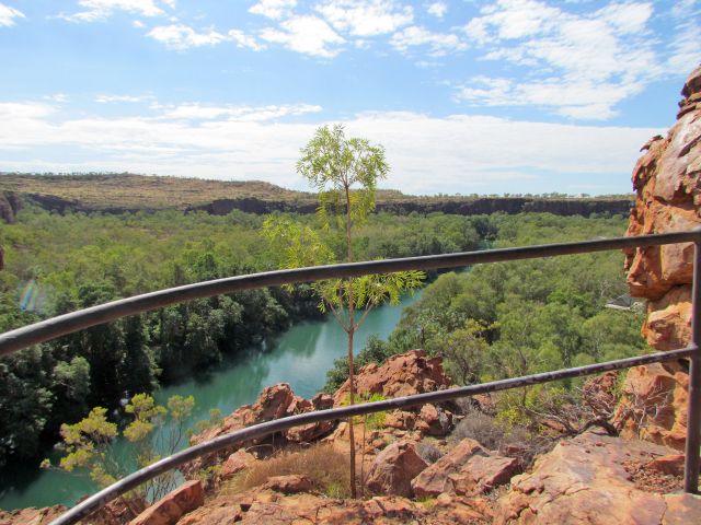 Photo of the spectacular view over Middle Gorge.