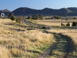 Image of access track into Coalstoun Lakes National Park looking back to Isis Highway.