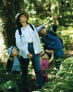 Image of a family taking a short, easy stroll which are a great way to introduce the family to the natural wonders of this park.