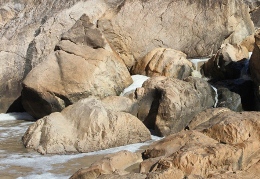 Around the river, supervise children closely and take care when walking on wet rock surfaces, as they can be slippery.