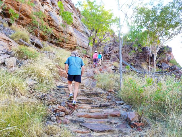 Admire the beautiful colours in the water-eroded sandstone.