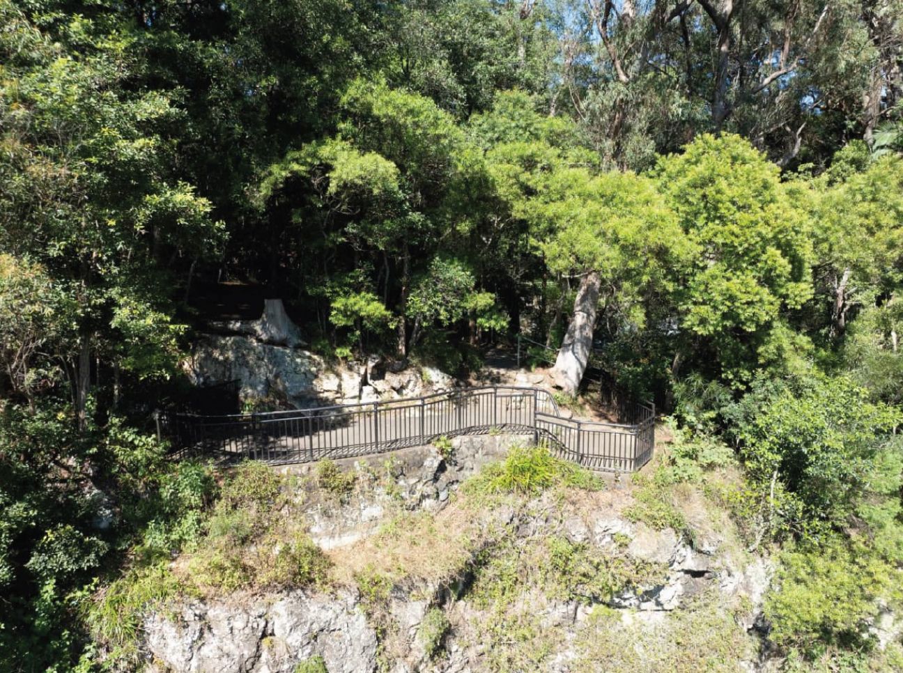 Photo of the view of the eastern lookout on Purling Brook circuit, as it is now, on the edge of the cliff