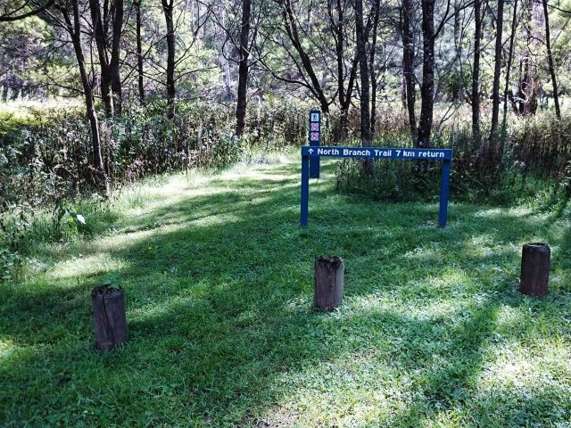 This 7km track starts opposite the Kurrajong picnic area.