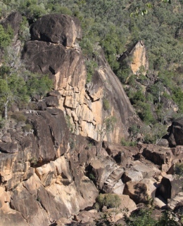 Massive salmon-coloured granite boulders feature along the river.